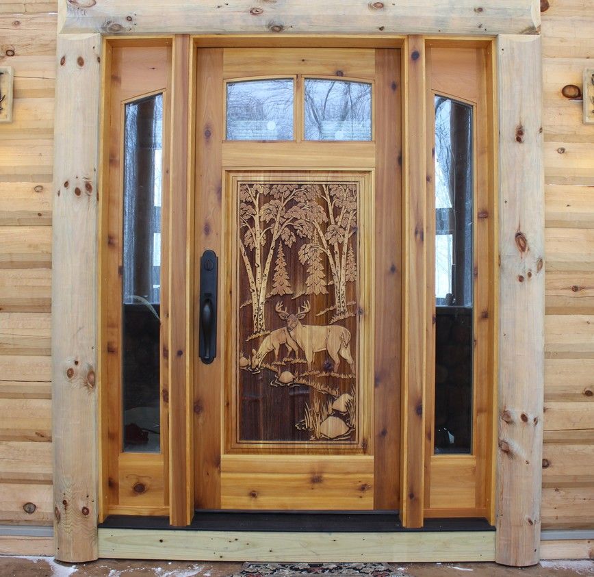 Сделать входную дверь в дом. Дверь входная деревянная. Входная дверь дерево. Двери в деревянном доме. Деревянная деревенская дверь.