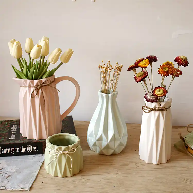 Что кроме цветов можно поставить в вазу. Интерьерные вазы. Стильные вазы для интерьера. Дизайнерские вазы. Ваза для декора интерьера.