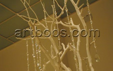 Арт-инсталляция «Хрустальное дерево» для новогодней витрины (Новогодние арт-композиции для оформления витрины)