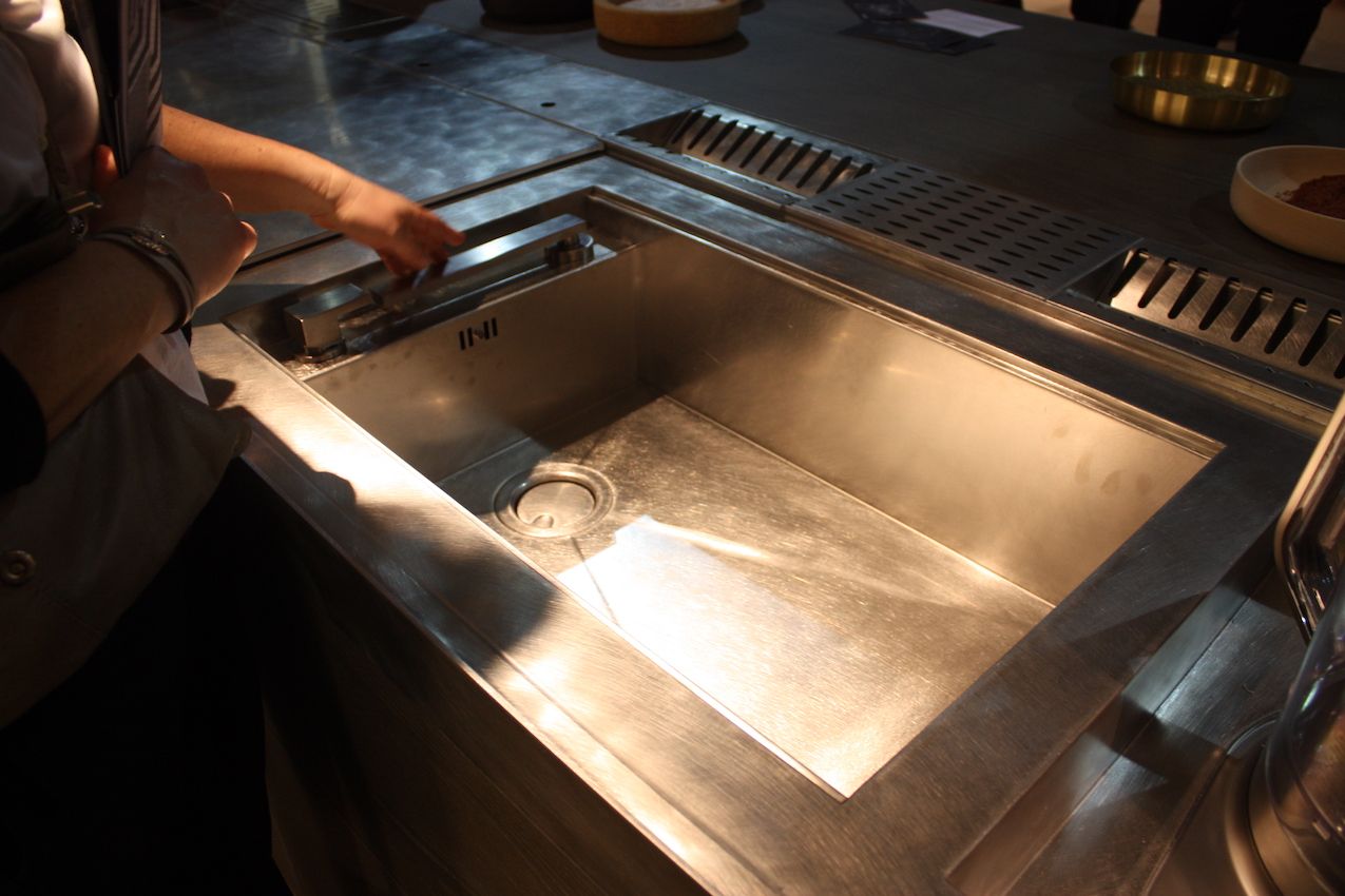 Valcucine retractable sink modern