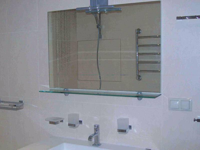 Крепления зеркала в ванной