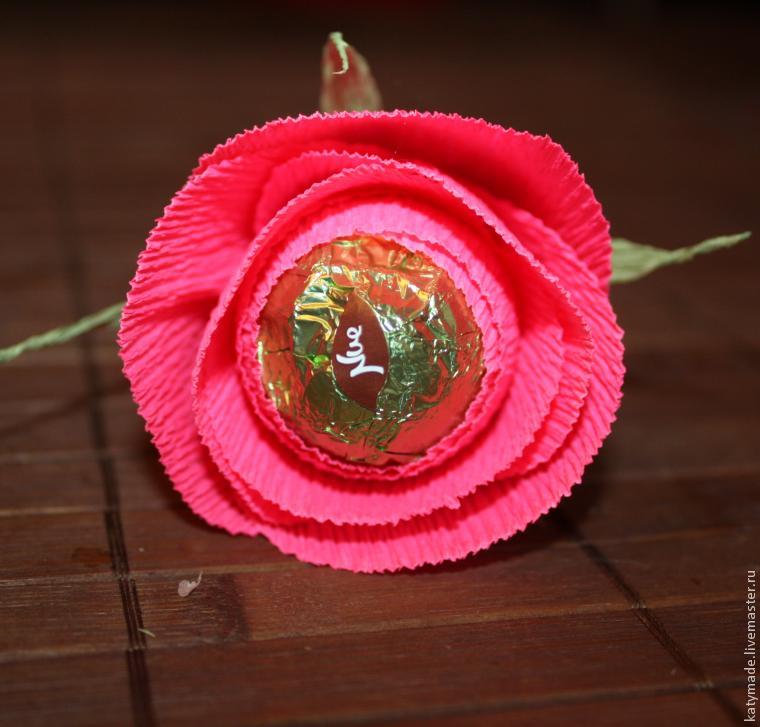 Как сделать цветок для букета из конфет, фото № 25