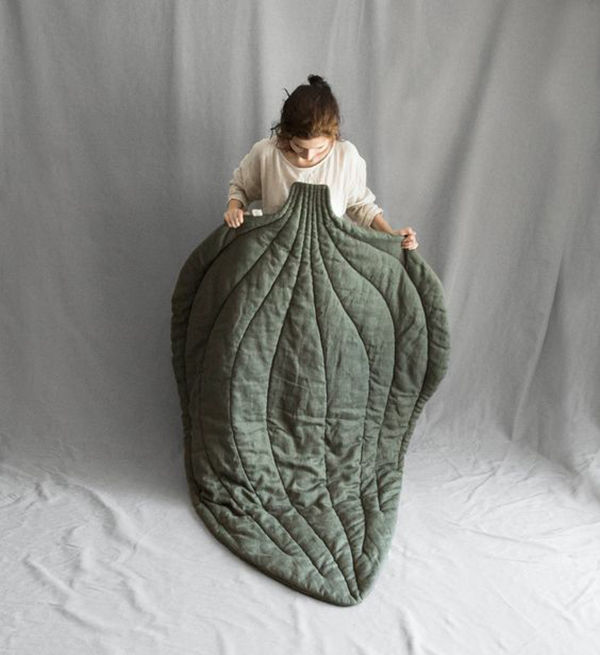 Простые идеи для дома: текстильные листья как пледы и ковры, фото № 4