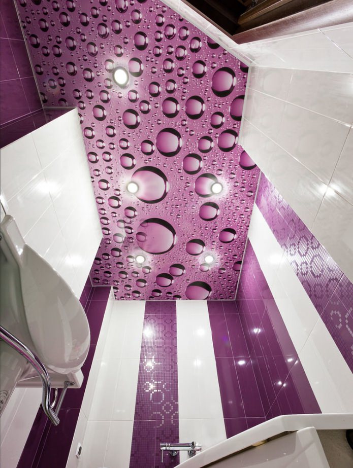 потолок с изображением капель воды в ванной