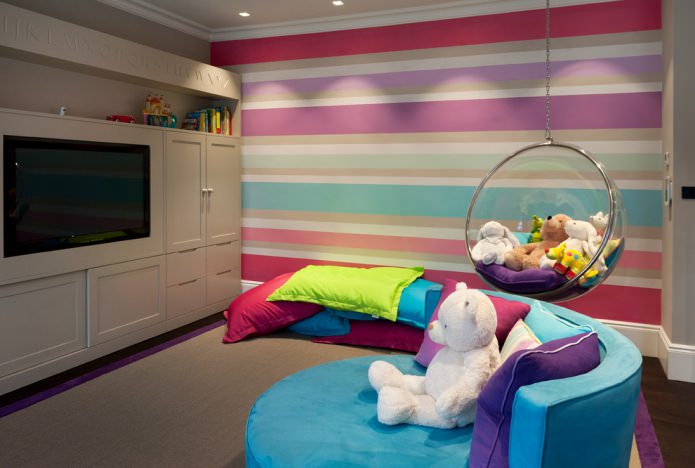 полосатый разноцветный интерьер в современном стиле
