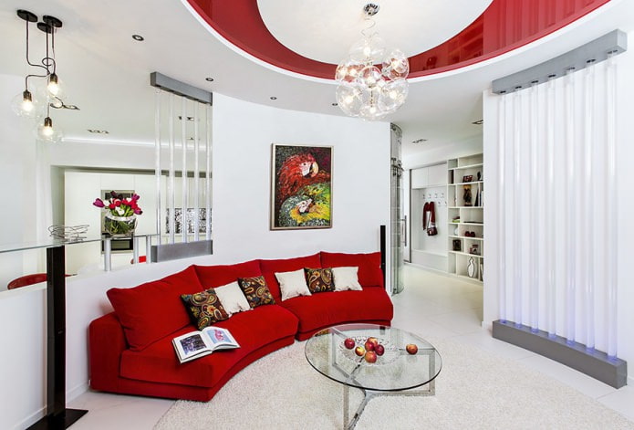 минималистичная гостиная с красным модульным диваном