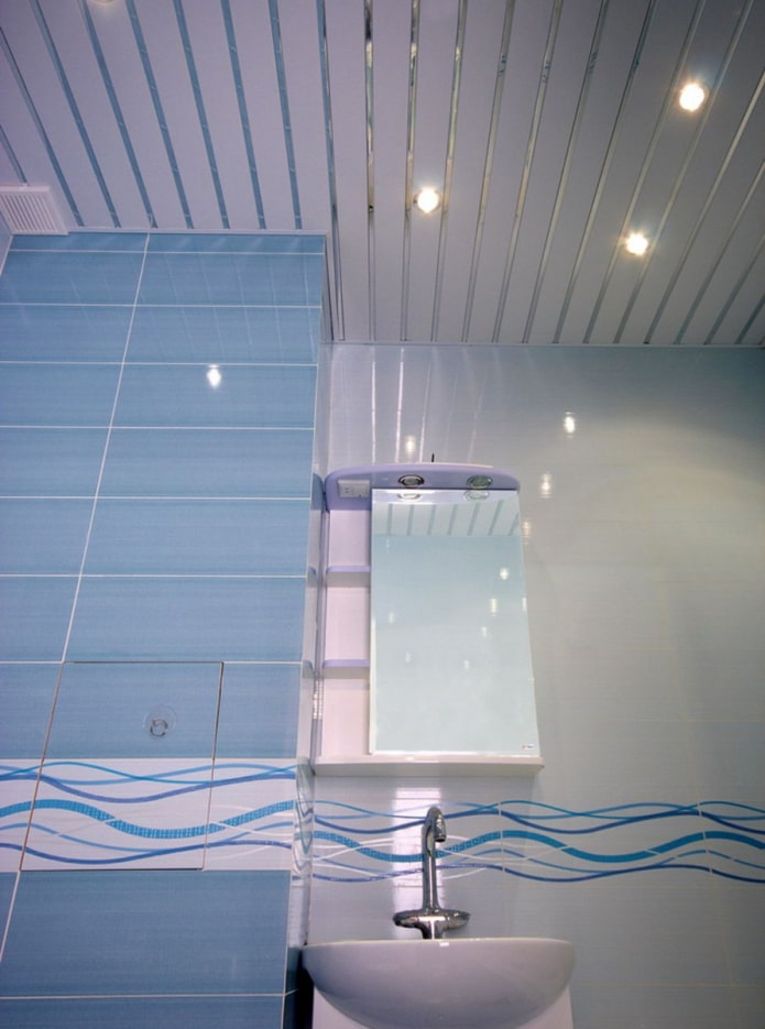 алюминиевые потолочные панели в ванной
