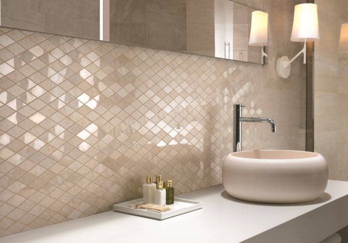 мозаика в форме ромбов в ванной