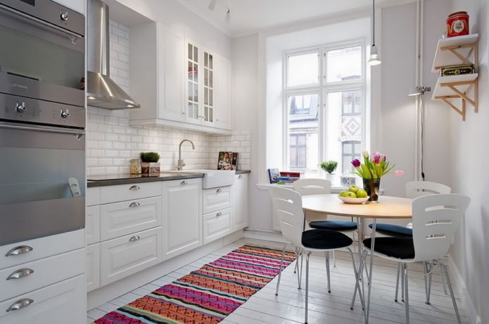 интерьер белой кухни в нордическом стиле