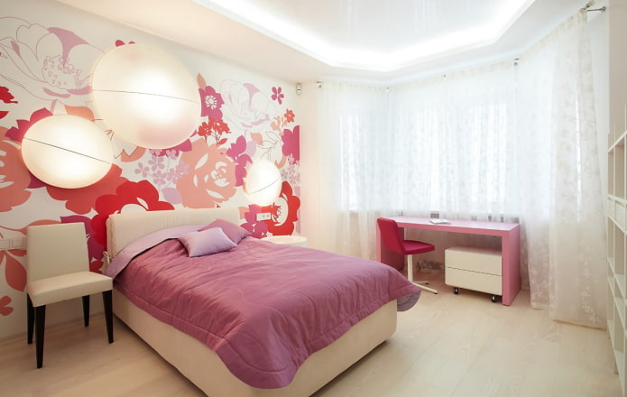 Розовая кровать в интерьере спальни