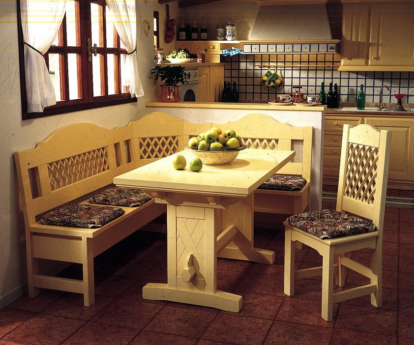 Кухонный уголок на деревянном каркасе