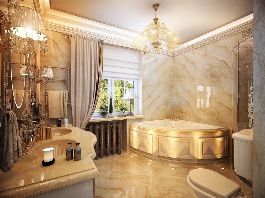 Просторная ванная в классическом стиле с мраморной отделкой