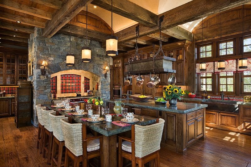Обеденный стол из дерева в кухне с камином