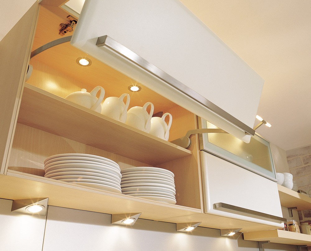 Подсветка для кухни над шкафами сверху светильники фото