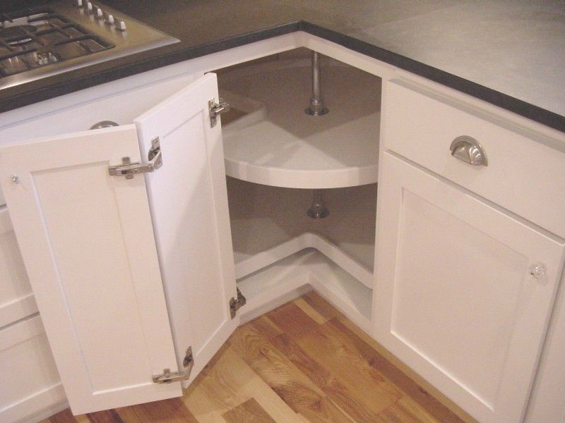 Складная дверца на угловом модуле кухонного гарнитура