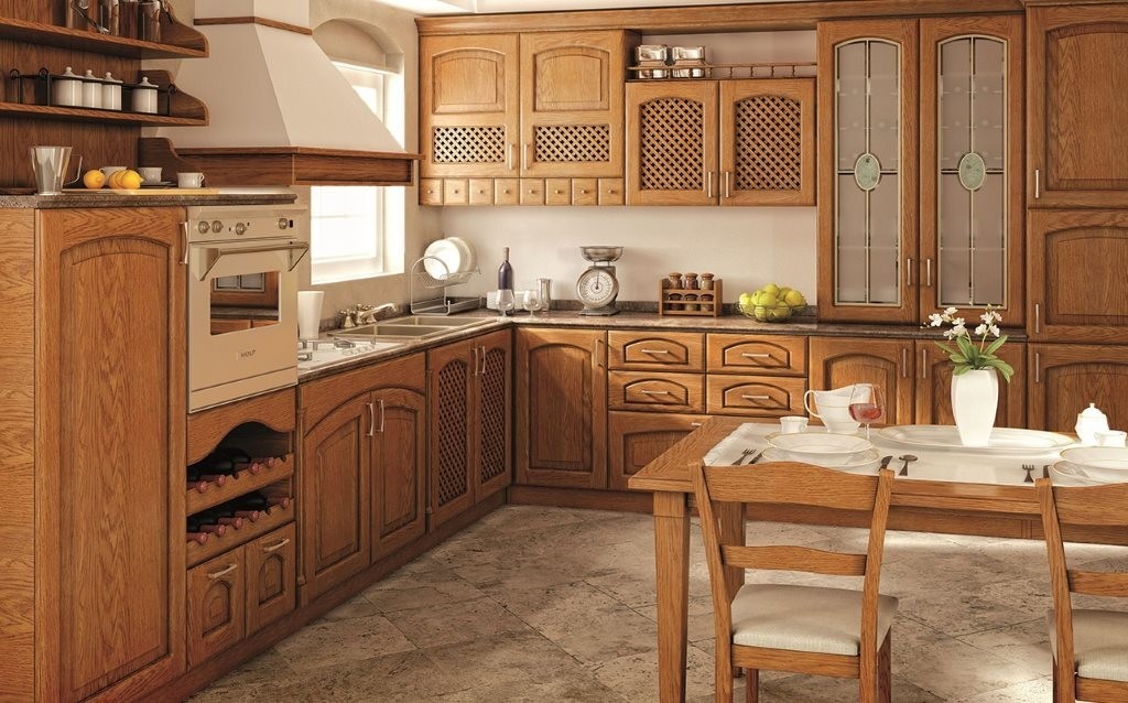 Деревянная кухня в стиле классика