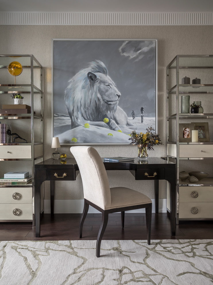 Декор кабинета картиной с изображением льва