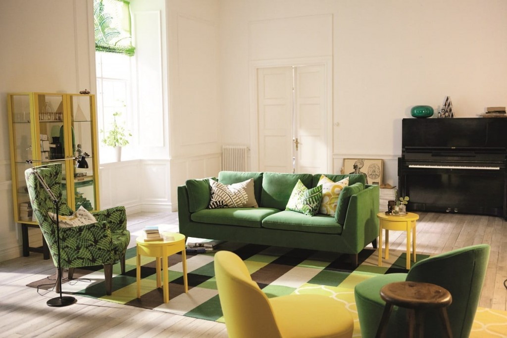 Зеленый диван в скандинавском стиле интерьера