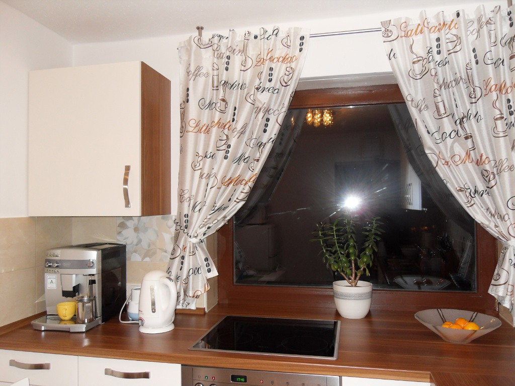 Занавески на кухню в современном стиле до подоконника фото