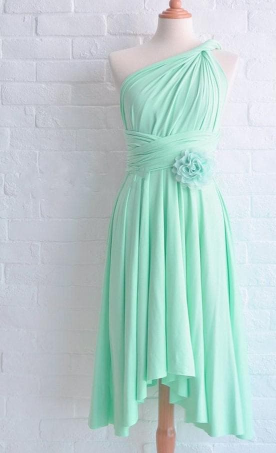 Красивое платье цвета тиффани