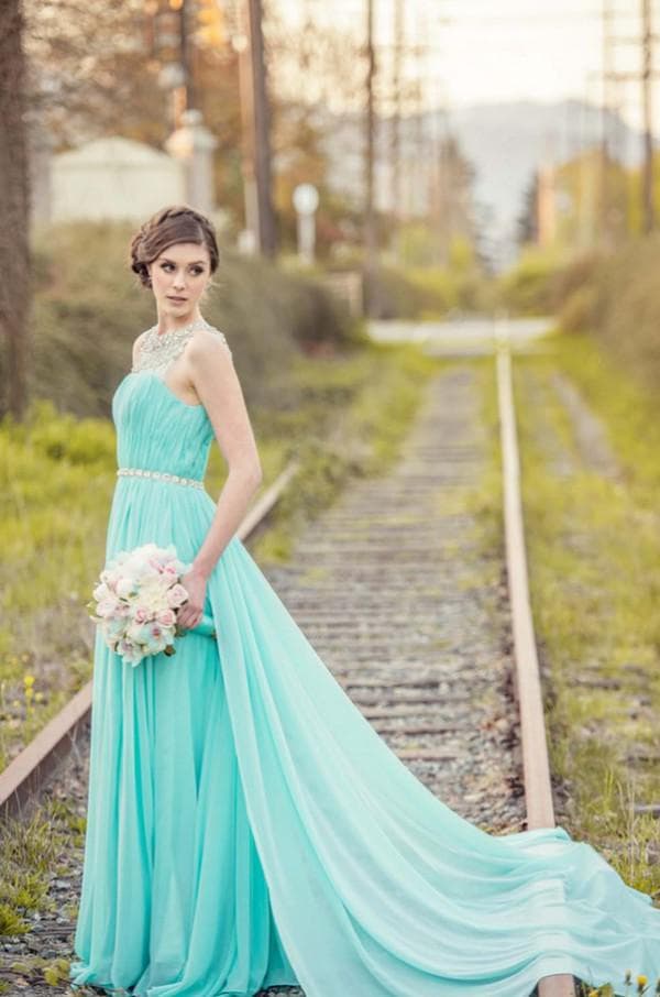 Свадебное платье цвета тиффани