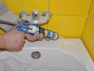 герметик для шва между ванной и стеной