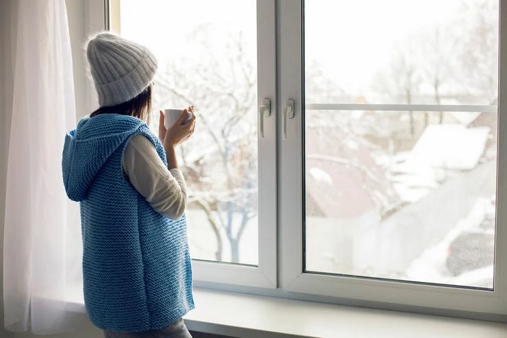 Как ухаживать за пластиковыми окнами зимой