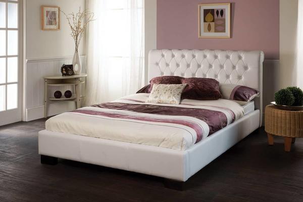 Кожаная кровать — отличный вариант мебели для спальни. Она очень практична и функциональна