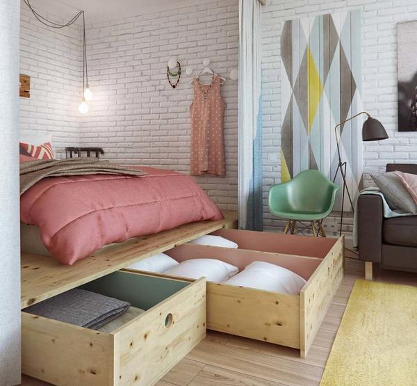 Кровать-подиум — лучшее решение, чтобы сэкономить место в маленькой спальне