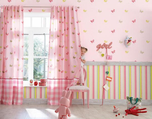 Не стоит клеить в детской комнате сильно яркие обои, например, красные. Лучше взять более нейтральные оттенки: розовый, белый или кремовый 