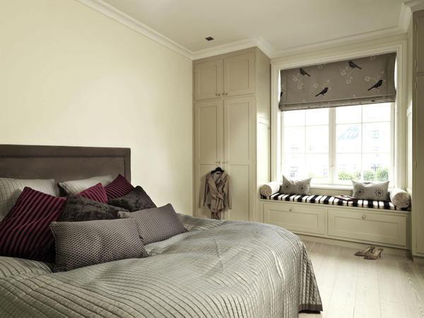 При оформлении спальни необходимо обращать внимание даже на маленькие детали интерьера, для того чтобы сделать атмосферу в комнате домашней и незабываемой