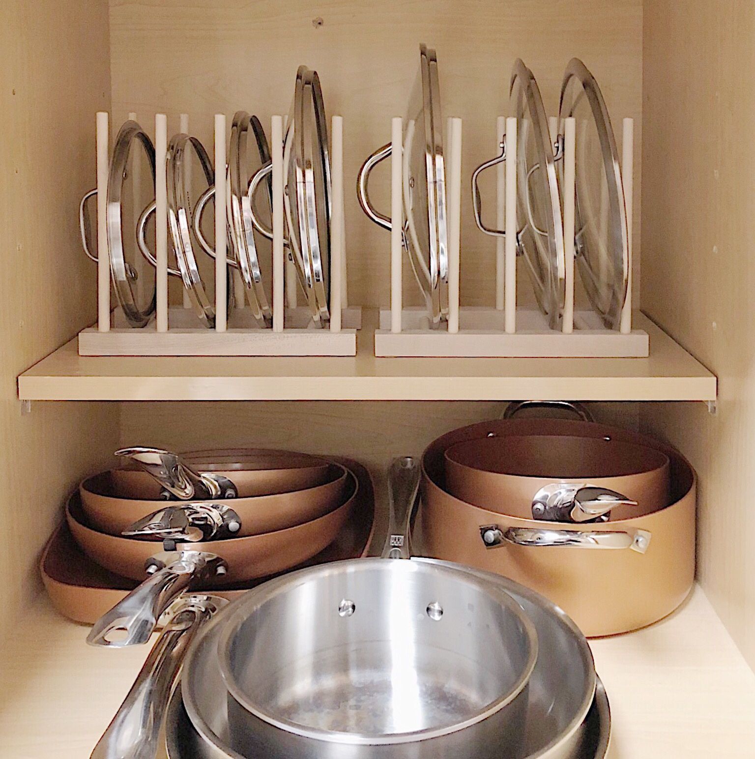 хранение кастрюль и сковородок на кухне в ящиках