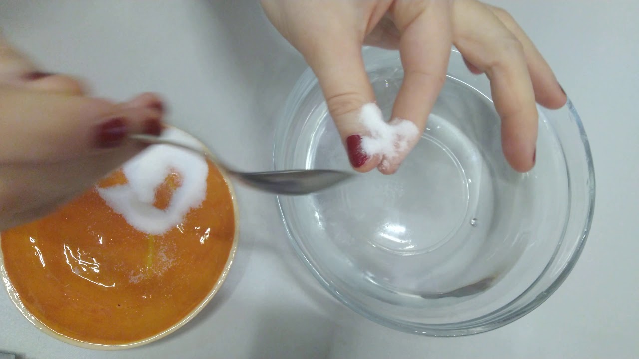 Чем отмыть момент с рук. Отмываем руки от суперклея. Оттираем супер клей. Клей прилип. Суперклей и соль.
