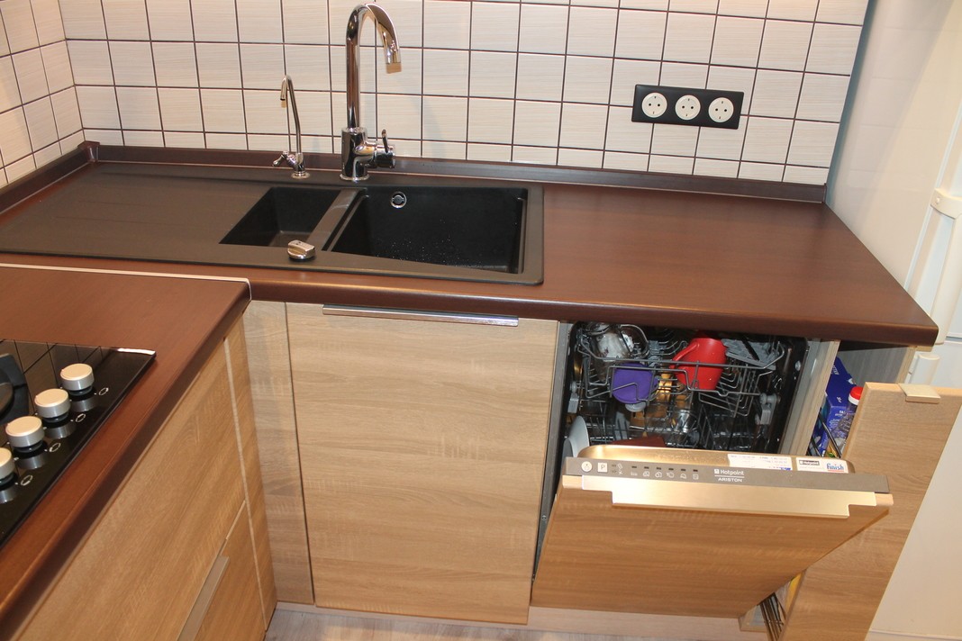 Расположение кухни холодильник мойка плита
