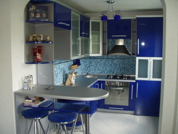 маленькая голубая кухня