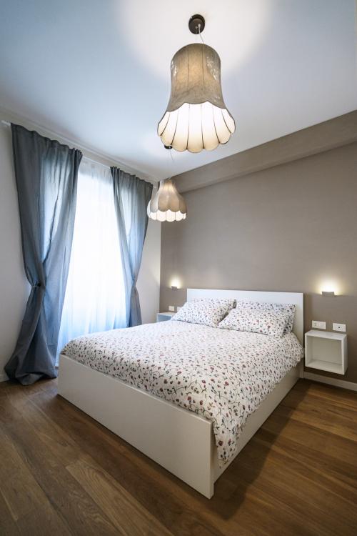Белые квартиры. Маленькая белая квартира с оригинальным сочетанием стилей, Рим, Италия