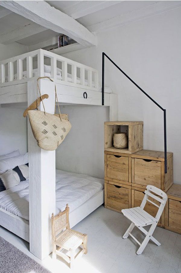 Лестница на второй ярус кровати со шкафчиками