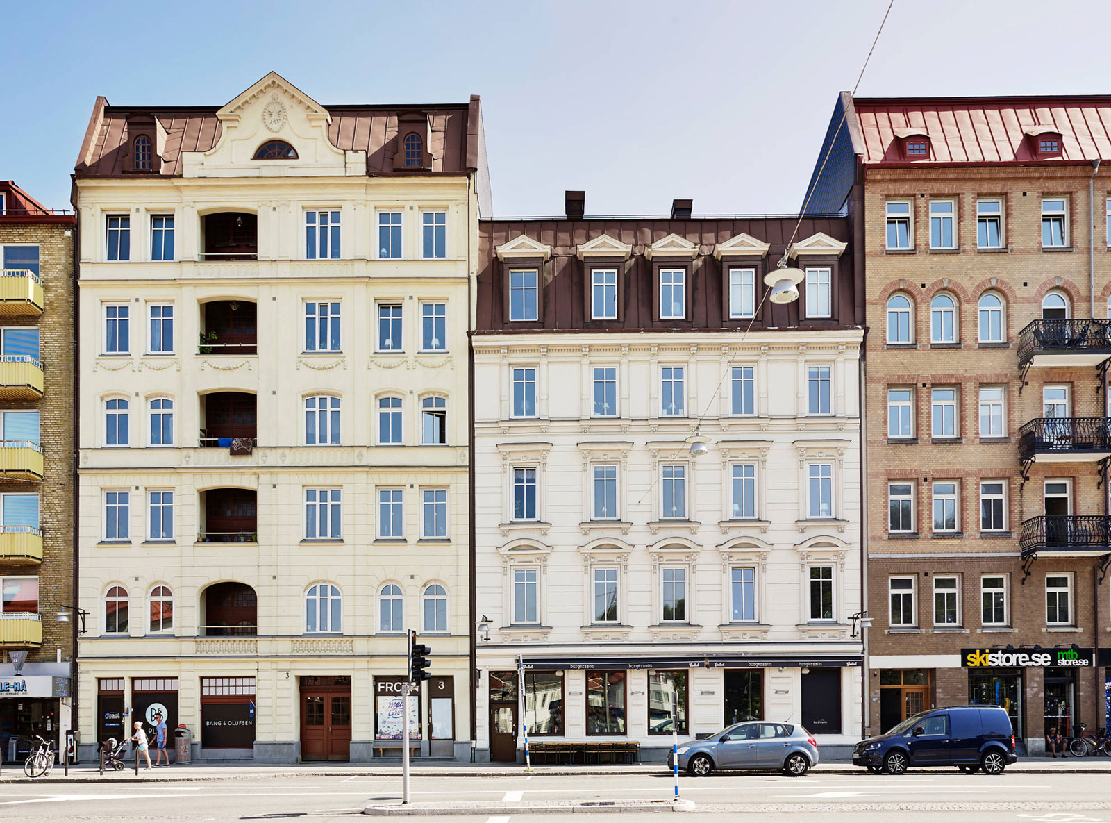 Интерьер квартиры в скандинавском стиле: соединенные фасады домов в Гётеборге