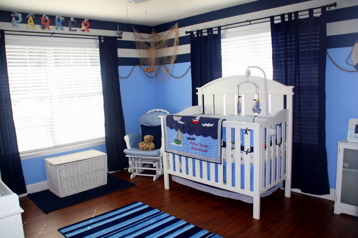 Красивый проект детской комнаты для младенца в синем цвете