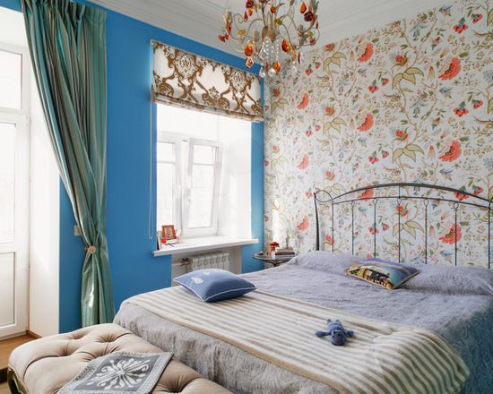 римская штора и портьеры - фото дизайна в спальне