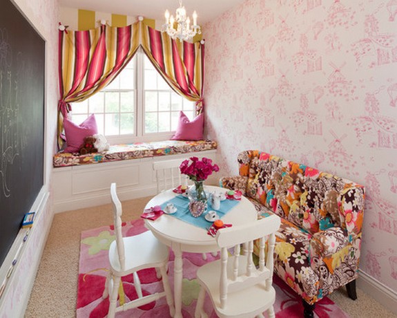 шторы с вертикальной полоской под розовые стены в детской
