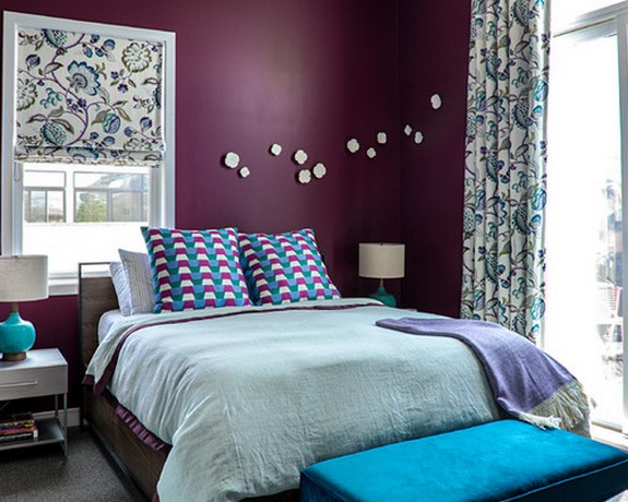 сочетание бирюзового цвета в дизайне штор к фиолетовым стенам