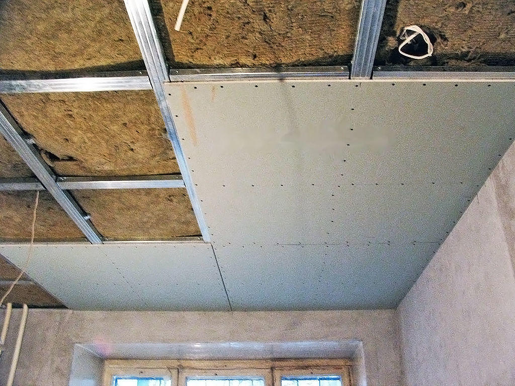 Гипсокартон – практичный и надежный материал для отделки потолка