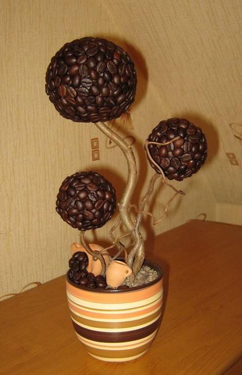 Для изготовления «дерева счастья» чаще всего используются кофейные зерна