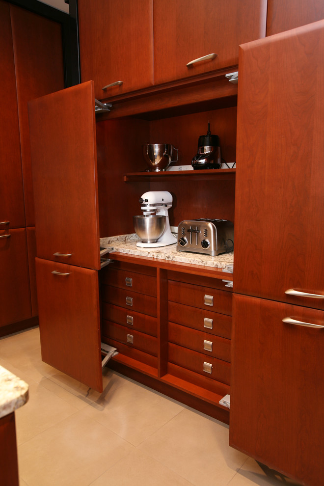 Кухонный шкаф-купе для хранения мелкой техники
