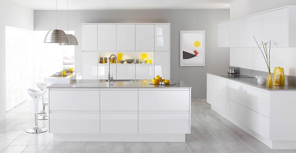 Современный дизайн белой кухни - Фото 21