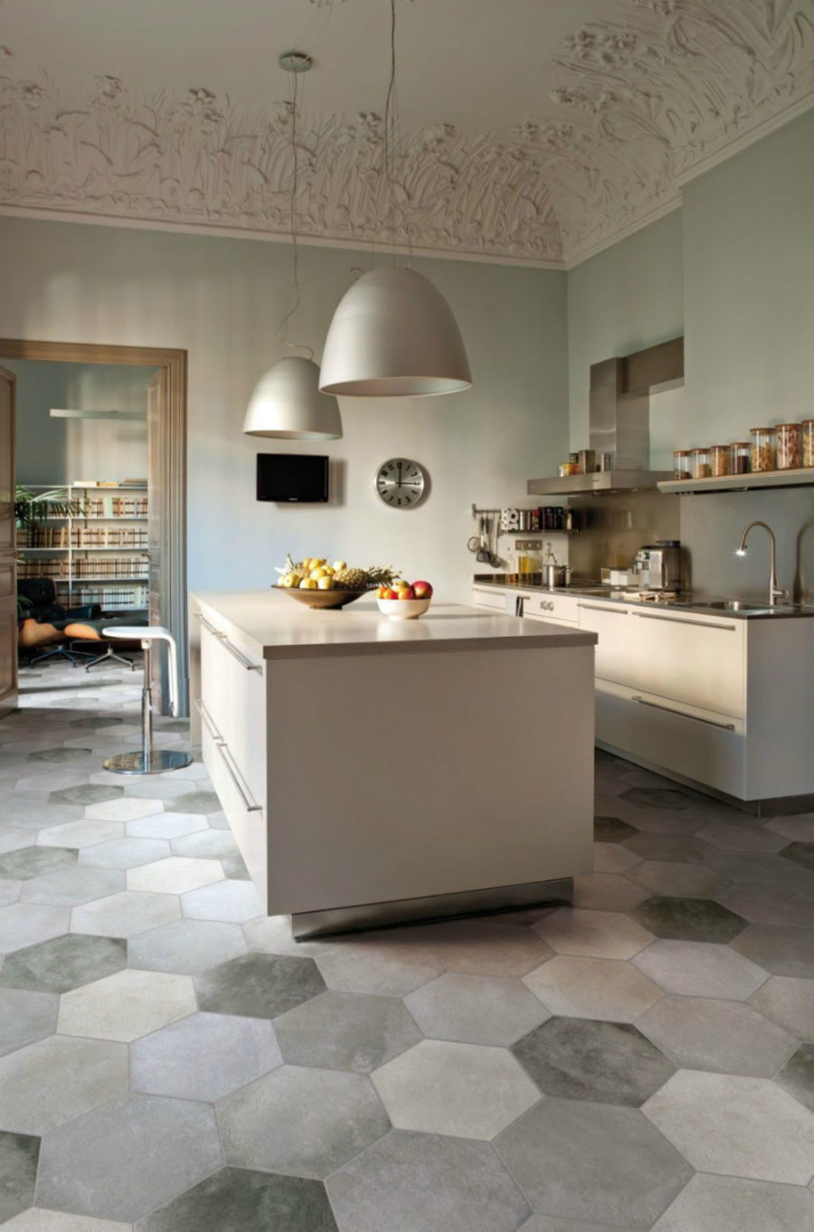Современные тенденции в дизайне кухни в вашем доме - лепной потолок