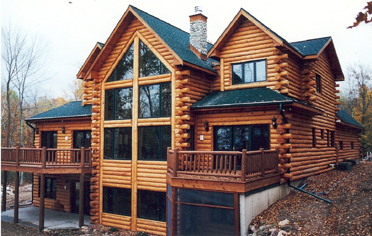 Деревянный бревенчатый дом