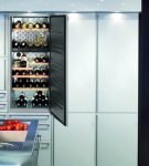 Холодильник-бар, встроенный в шкаф