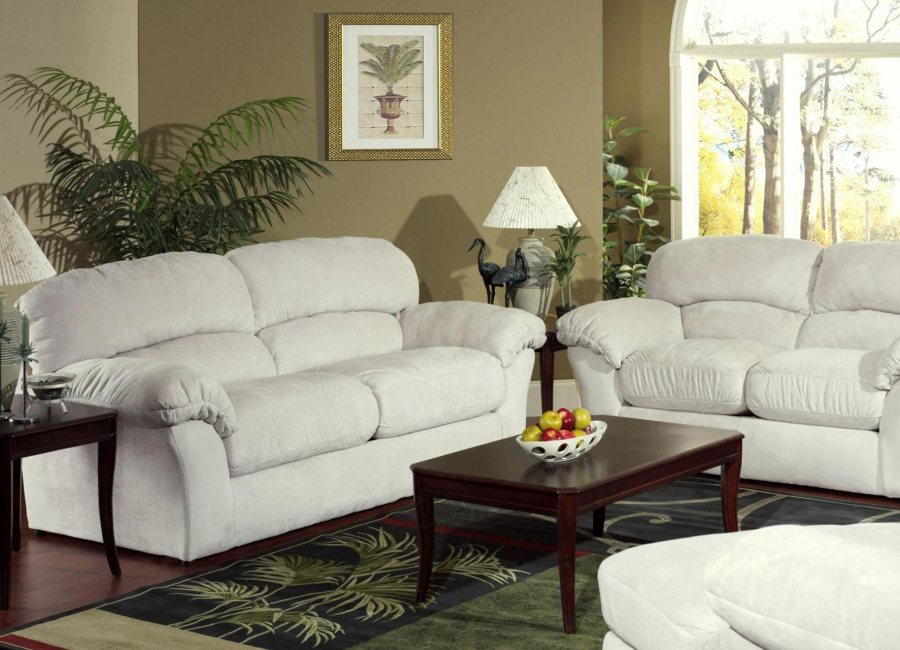 Кожаный диван в белом цвете